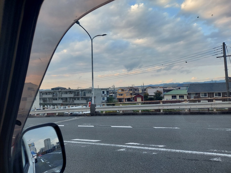 �����܂ō�������艿�i�@�Ƌ�ҁ@�ɒO�s